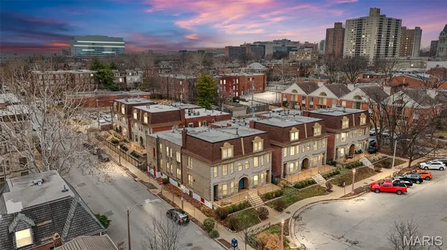 $185,000 | 335 North Boyle Avenue, Unit D4, St. Louis, MO 63108