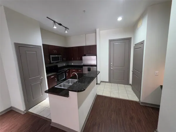 $1,299 | 3616 Richmond Avenue, Unit 2112, Houston, TX 77046