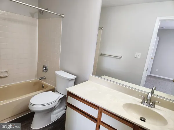 $210,000 | 14005 Lord Marlborough Place, Unit 215, Upper Marlboro, MD 20772