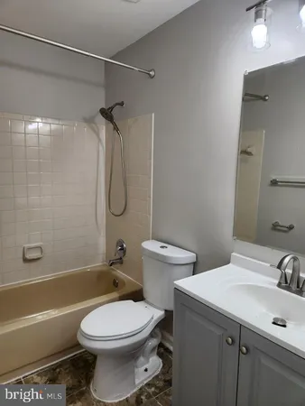$210,000 | 14005 Lord Marlborough Place, Unit 215, Upper Marlboro, MD 20772
