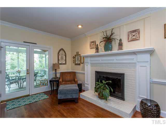 817 Babock Court Raleigh, NC 27609 - Photo 6 of 25 Living Room