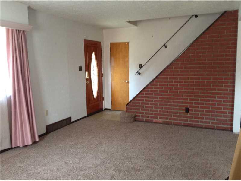 367 Pointview Road Brentwood, PA 15227 - Photo 3 of 22 Living Room.