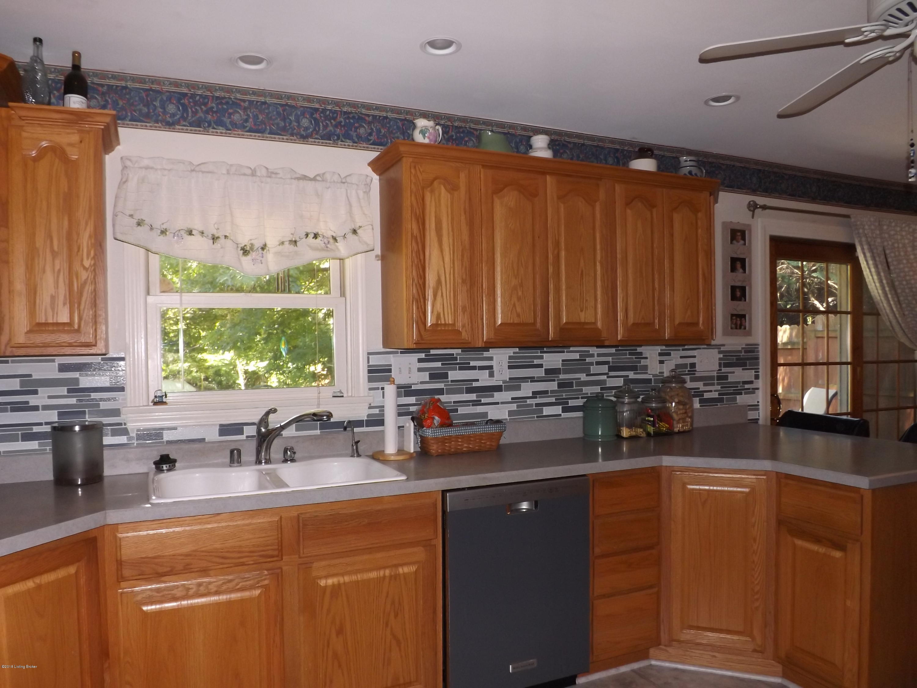 116 Blue Ridge Road Louisville, KY 40223 - Photo 8 of 36 DSCF6169