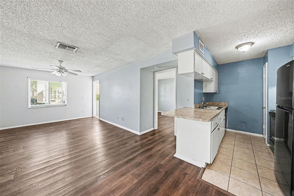 550 Golden Raintree Place, Unit 550 Brandon, FL 33510 - Photo 11 of 33 a kitchen with granite countertop a stove and a refrigerator