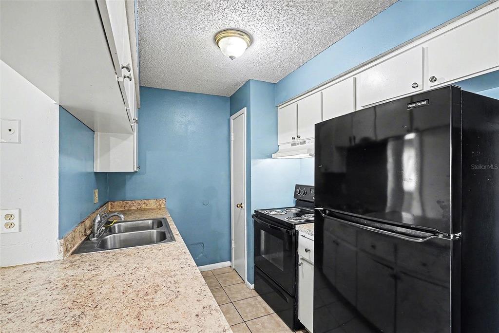 550 Golden Raintree Place, Unit 550 Brandon, FL 33510 - Photo 12 of 33 a kitchen with a refrigerator and a sink