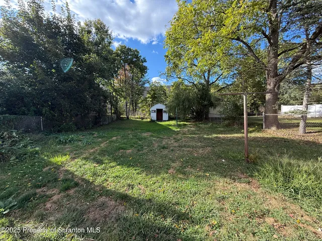 $1,300 | 949 Carmalt Street, Dickson City, PA 18519