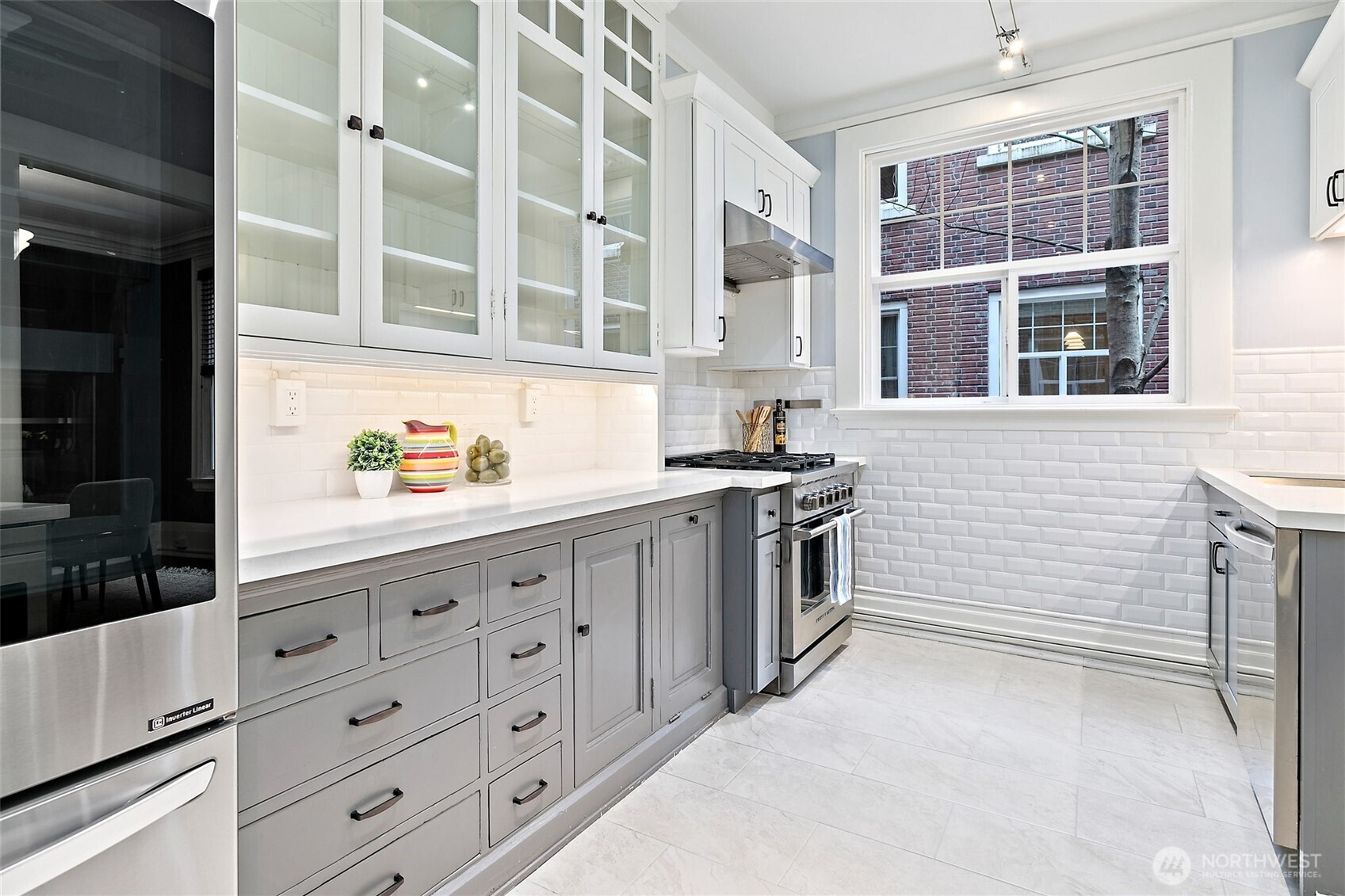 615 Boren Avenue, Unit 27 Seattle, WA 98104 - Photo 11 of 22