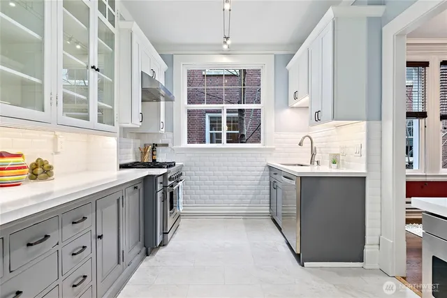 $599,000 | 615 Boren Avenue, Unit 27, Seattle, WA 98104