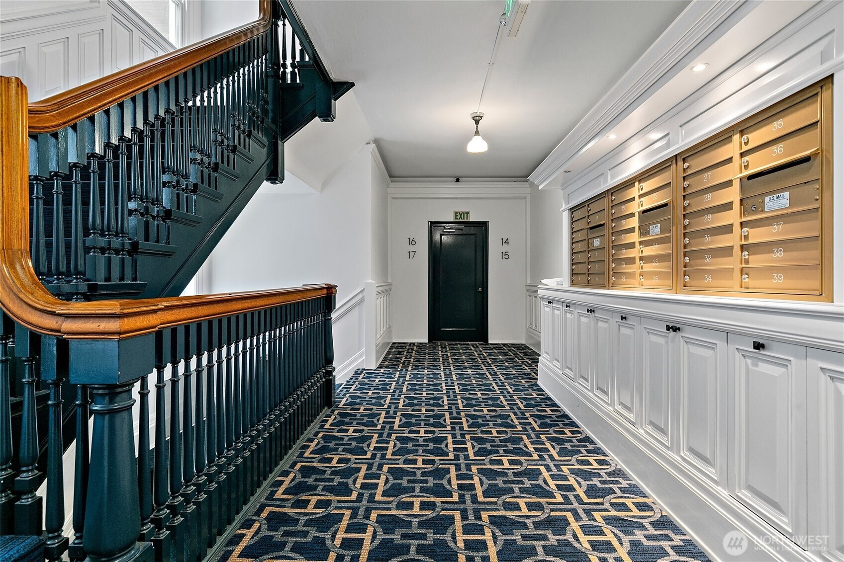 615 Boren Avenue, Unit 27 Seattle, WA 98104 - Photo 19 of 22