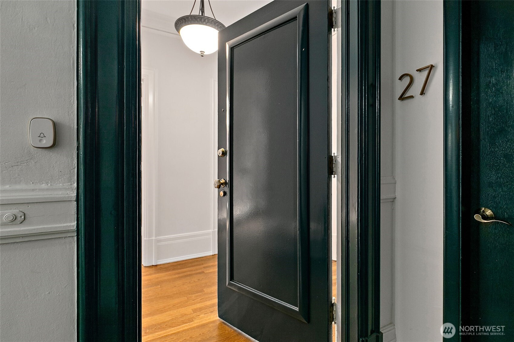 615 Boren Avenue, Unit 27 Seattle, WA 98104 - Photo 3 of 22