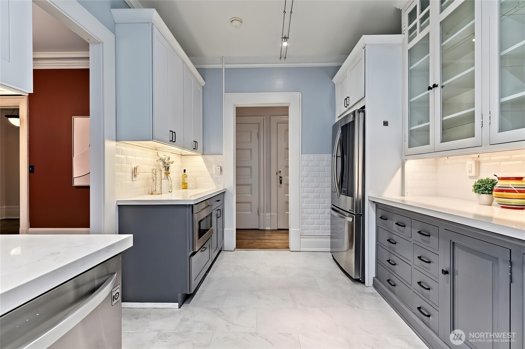 615 Boren Avenue, Unit 27 Seattle, WA 98104 - Photo 8 of 22