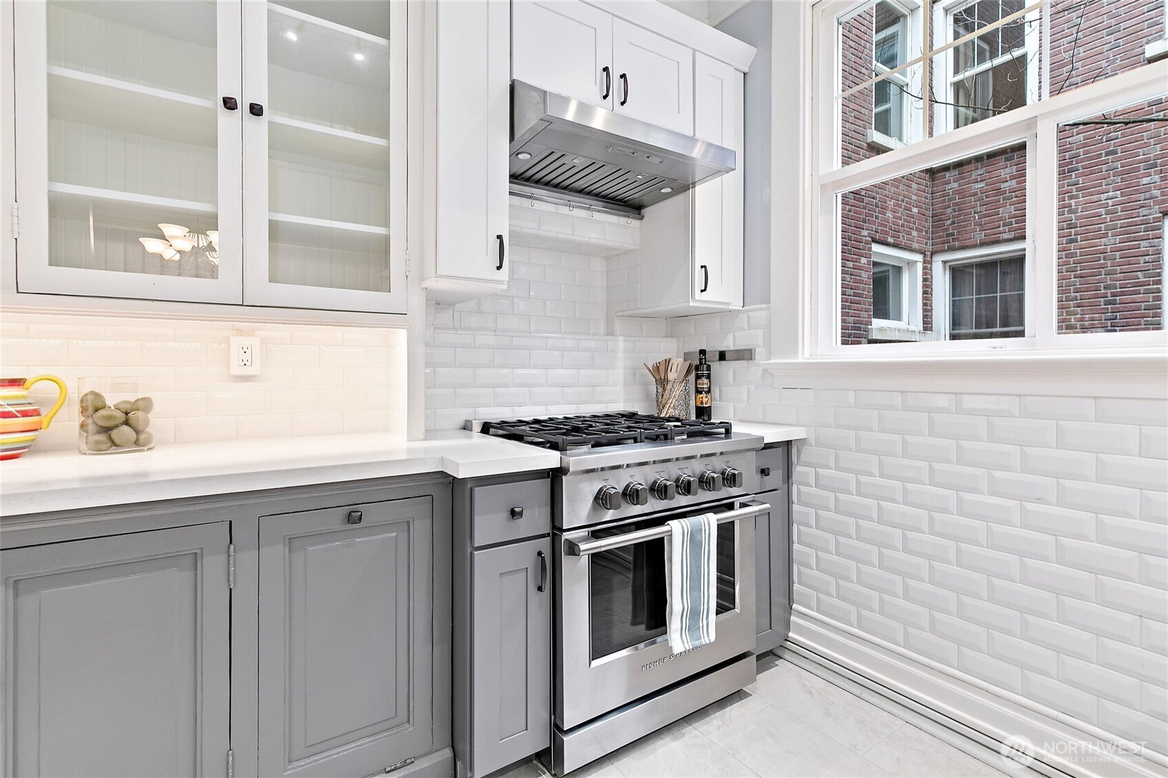 615 Boren Avenue, Unit 27 Seattle, WA 98104 - Photo 10 of 22