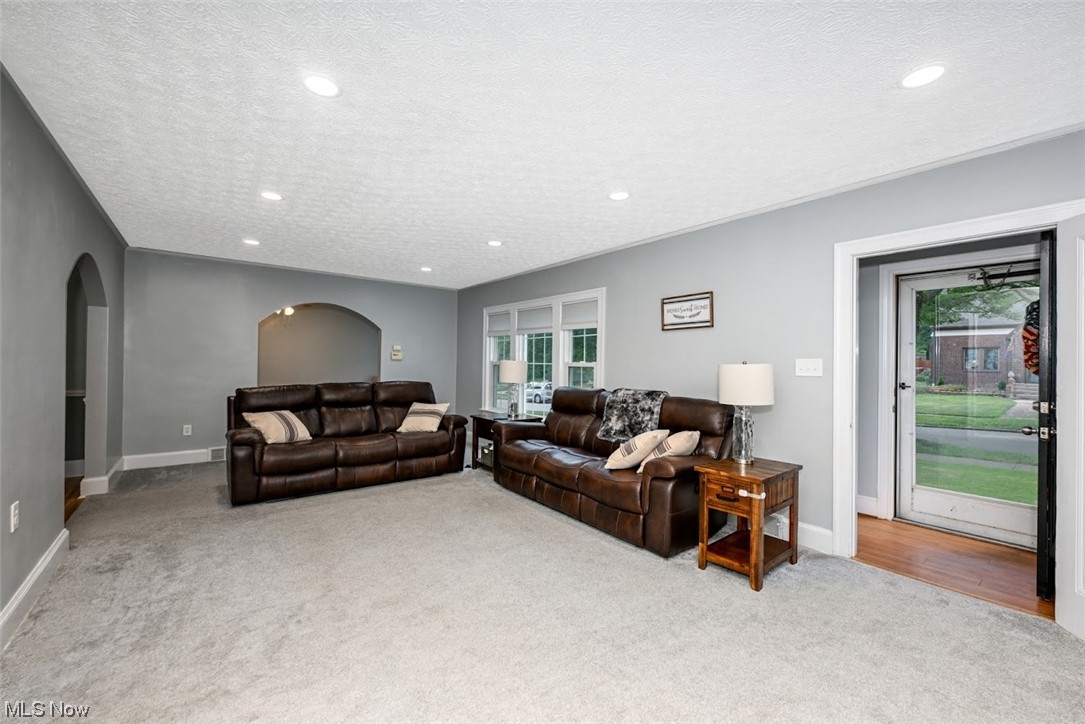 705 Ecton Road Akron, OH 44303 - Photo 4 of 26 Gallery Image 4