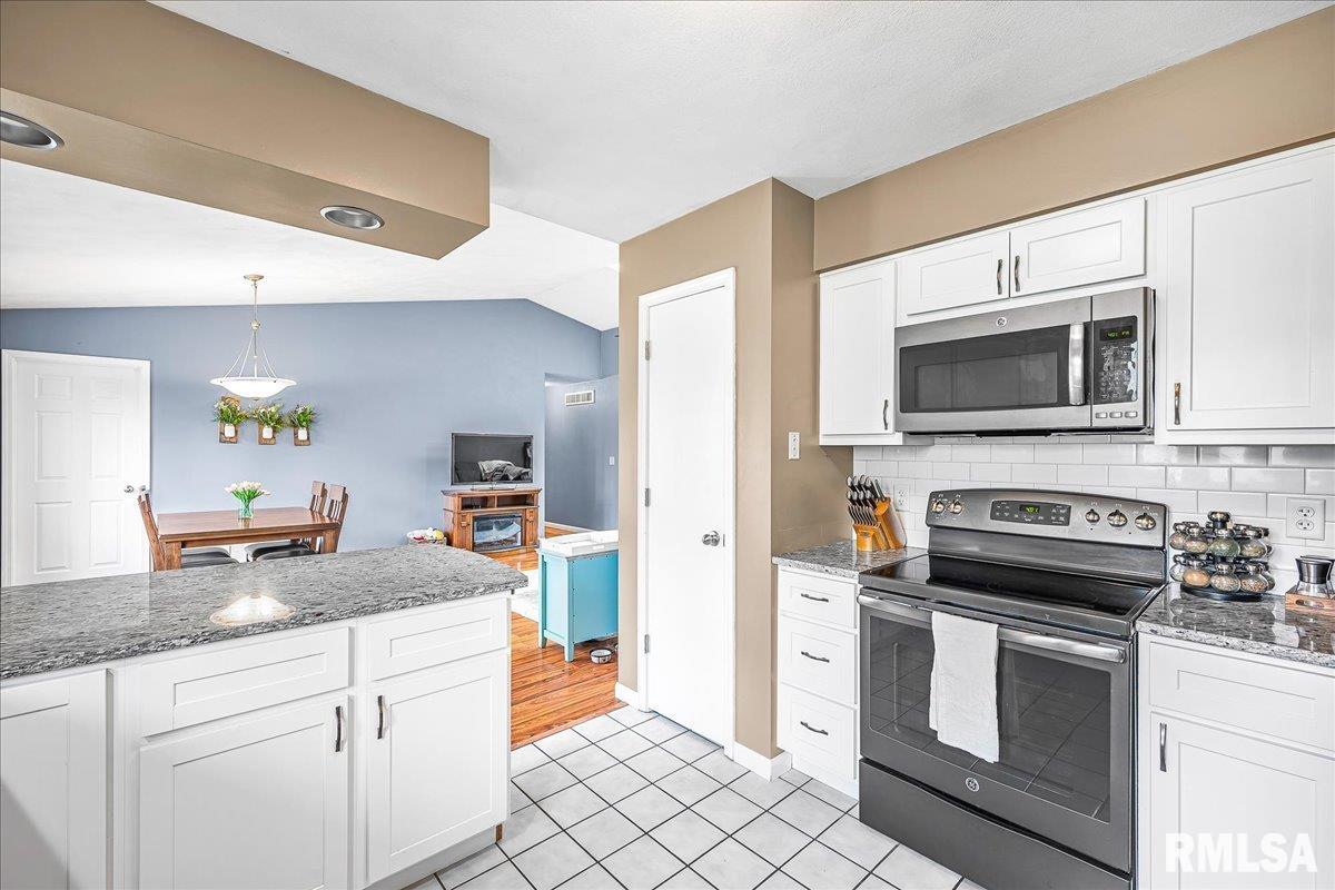 14150 North Lake Windermere Road Tremont, IL 61568 - Photo 9 of 38 Gallery Image 9