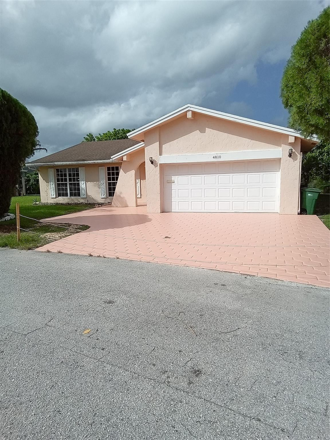 4810 Mango Drive Tamarac, FL 33319 - Photo 2 of 14 Photo 2