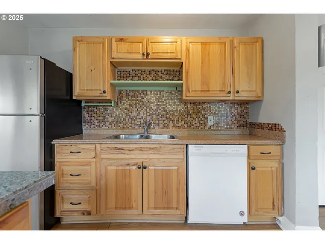 $3,000,000 | 1106 Emerson Drive, The Dalles, OR 97058