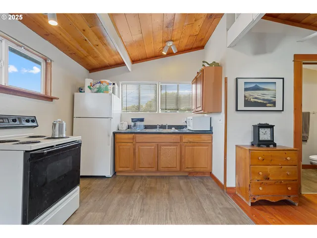 $3,000,000 | 1106 Emerson Drive, The Dalles, OR 97058