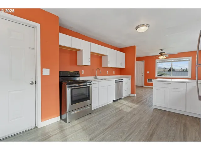 $3,000,000 | 1106 Emerson Drive, The Dalles, OR 97058