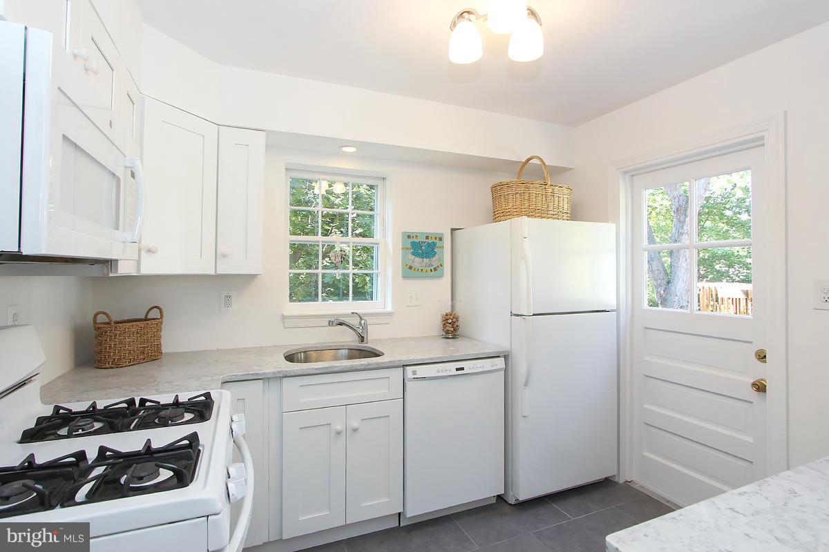 4610 Edgefield Road Bethesda, MD 20814 - Photo 11 of 27 Kitchen