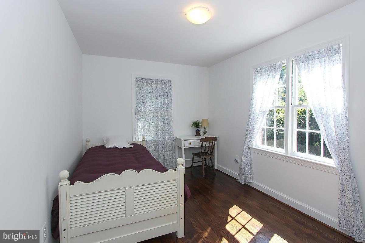 4610 Edgefield Road Bethesda, MD 20814 - Photo 16 of 27 Bedroom