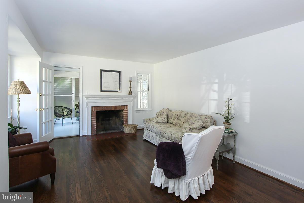 4610 Edgefield Road Bethesda, MD 20814 - Photo 4 of 27 Living Room