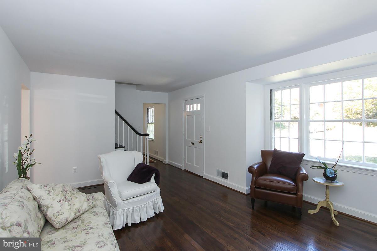 4610 Edgefield Road Bethesda, MD 20814 - Photo 6 of 27 Living Room