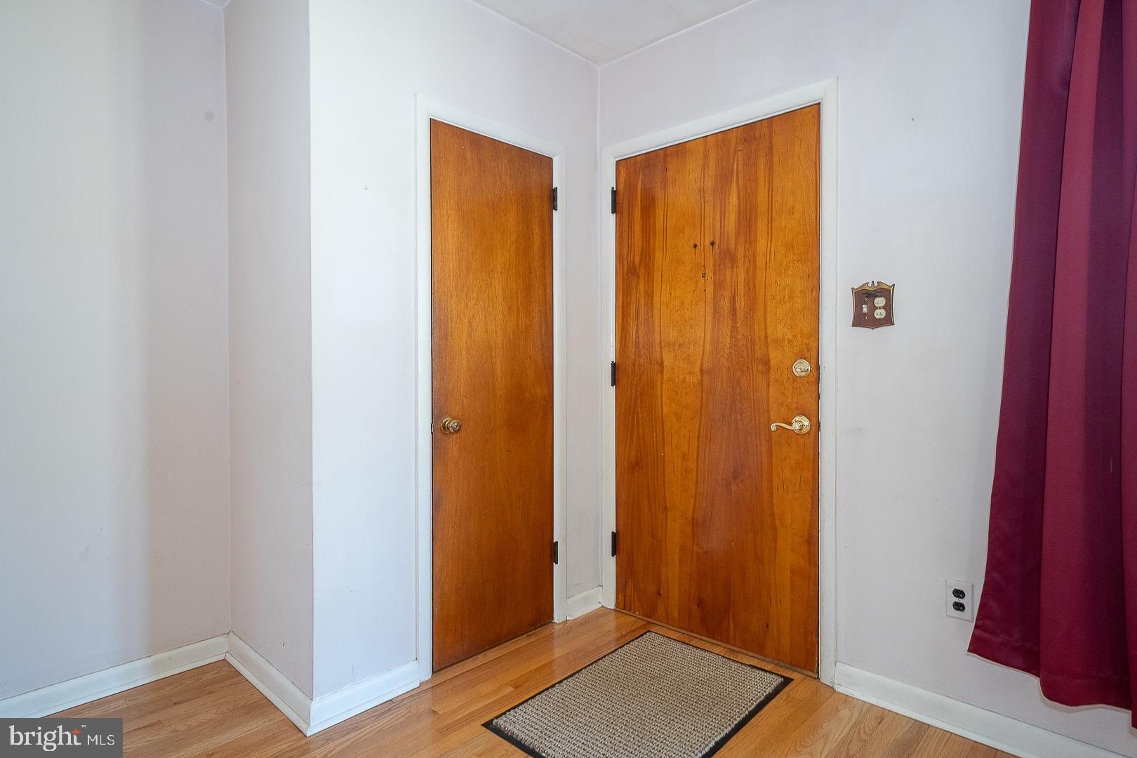 437 Rittenhouse Circle Havertown, PA 19083 - Photo 4 of 55 Welcoming entryway with warm tones.