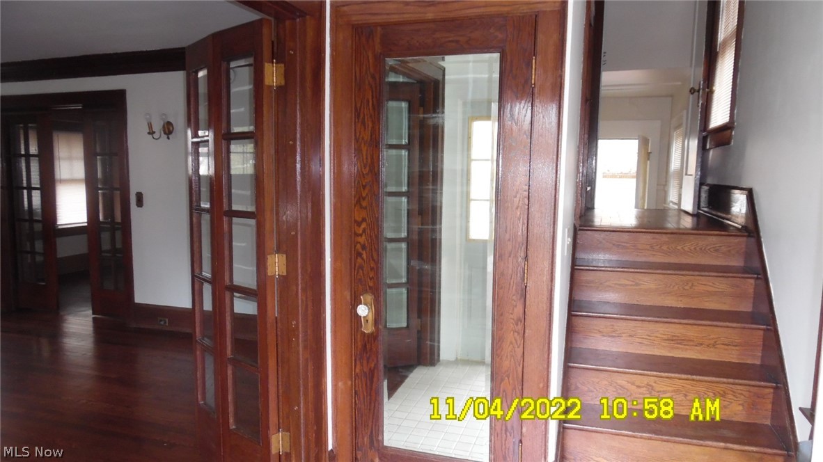 210 Edgerton Road Akron, OH 44303 - Photo 13 of 25 Walk Way to Foyer