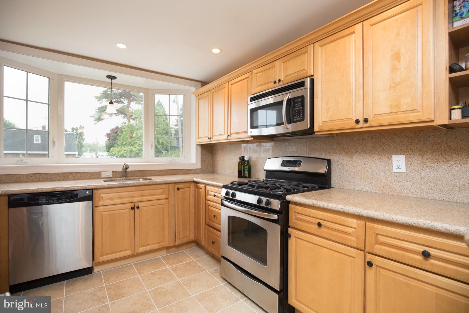 4137 Farmdale Road Philadelphia, PA 19154 - Photo 8 of 40 Gallery Image 8