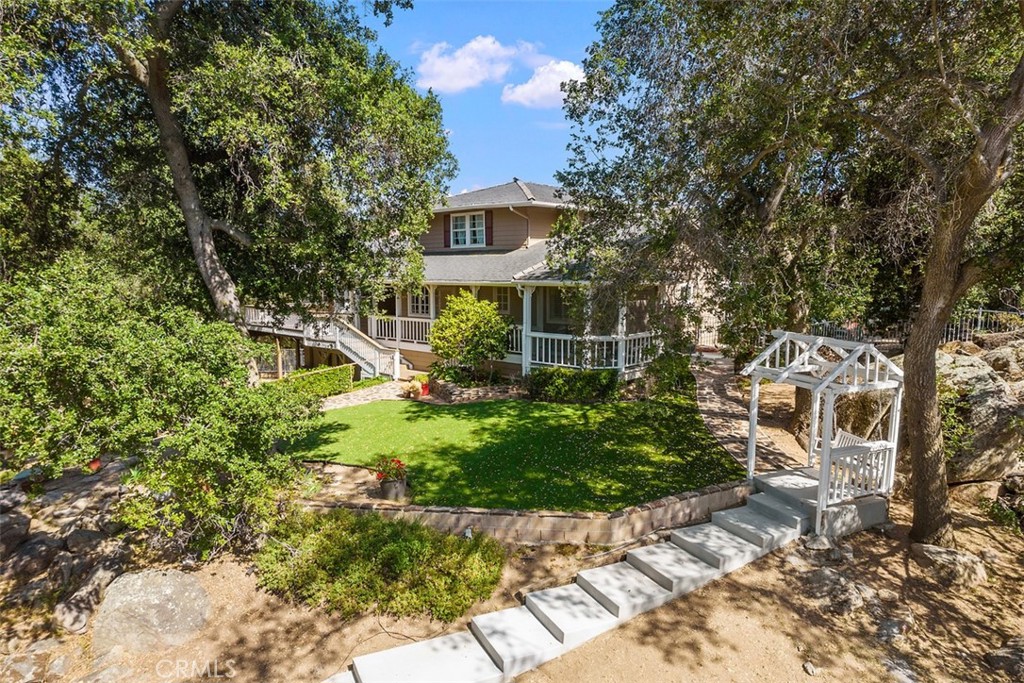 35455 El Niguel Road Lake Elsinore, CA 92530 - Photo 10 of 58 a view of a garden with a house