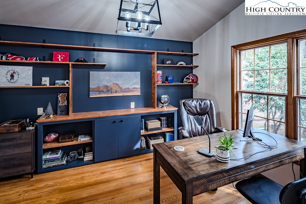 281 Old Hartley Road Banner Elk, NC 28604 - Photo 21 of 50 a view of a dining room with furniture and a potted plant