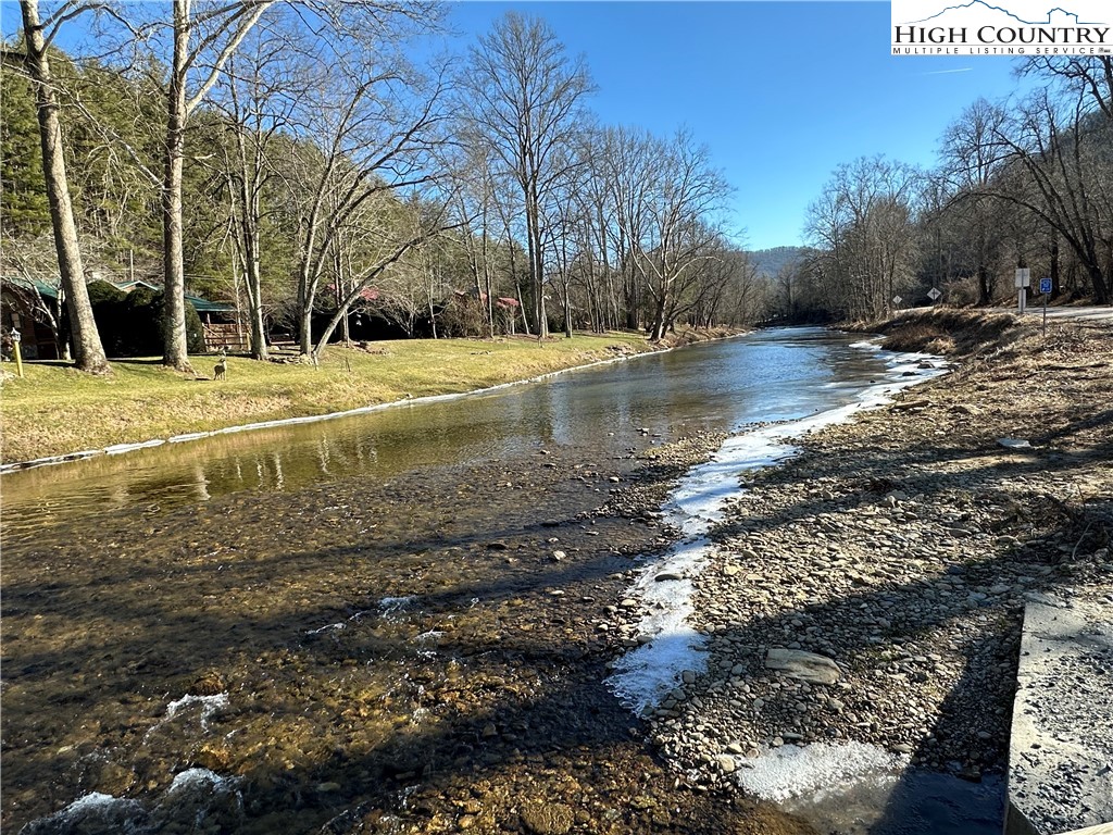 281 Old Hartley Road Banner Elk, NC 28604 - Photo 4 of 50 a view of a yard with a house