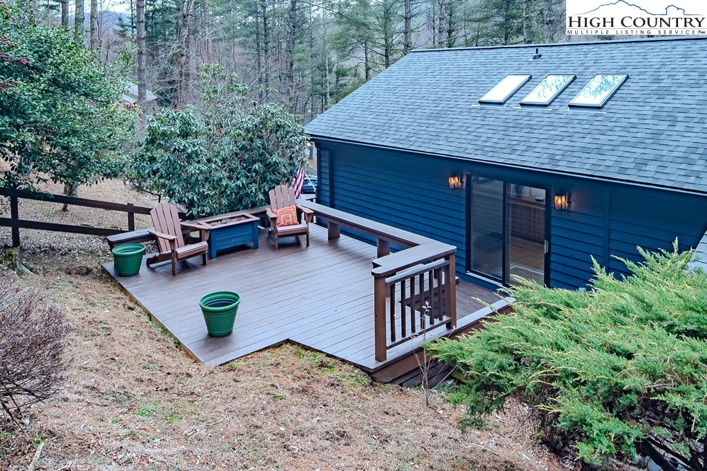 281 Old Hartley Road Banner Elk, NC 28604 - Photo 42 of 50 a view of backyard with seating space and trees