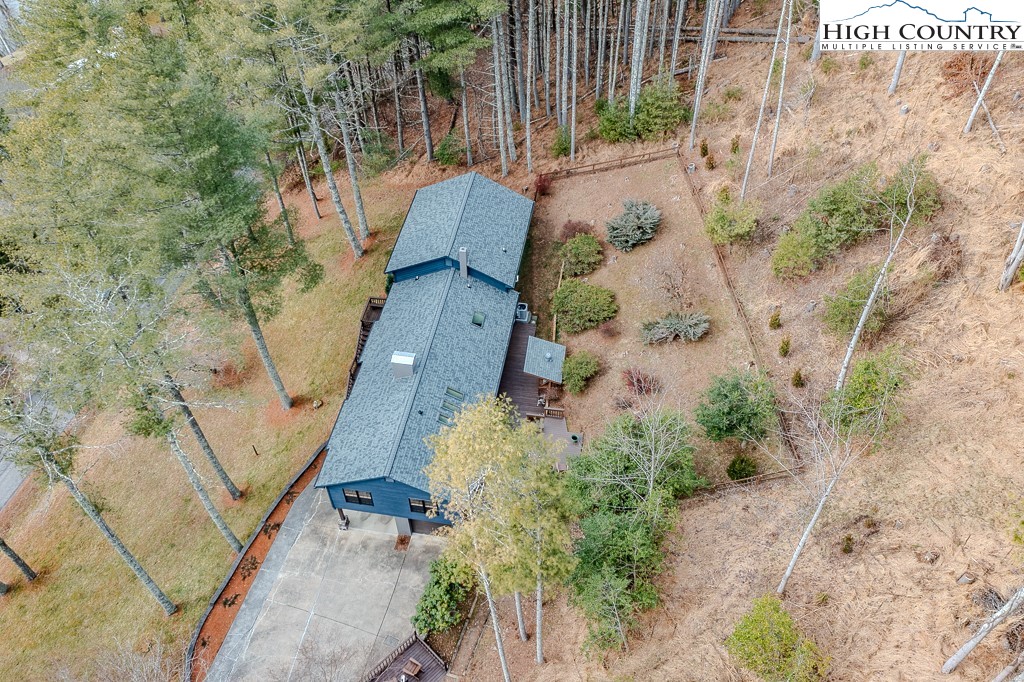 281 Old Hartley Road Banner Elk, NC 28604 - Photo 44 of 50 an aerial view of a house with a yard