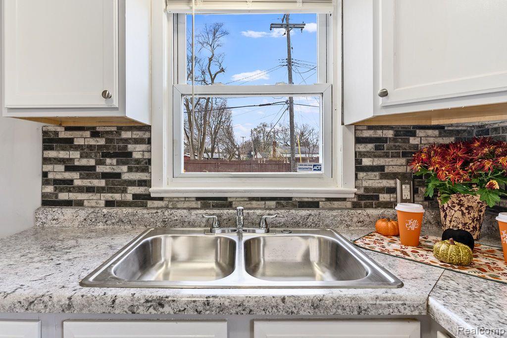 5607 Fleming Road Flint, MI 48504 - Photo 12 of 29 Gallery Image 12