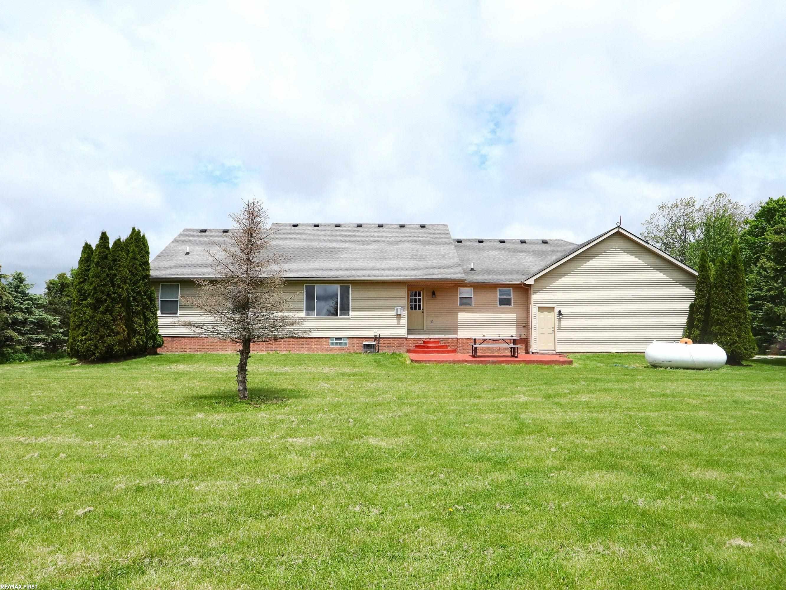17300 Armada Center Road Armada, MI 48005 - Photo 28 of 31 50176165-8f73e3e4-00fc-476d-8074-3d8b3d3fd3ea.JPG