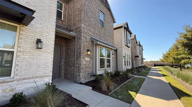 a view of house with yard