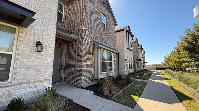 a view of house with backyard space