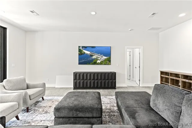 $1,999,000 | 179 Waterford Terrace, Sunrise Beach, MO 65079