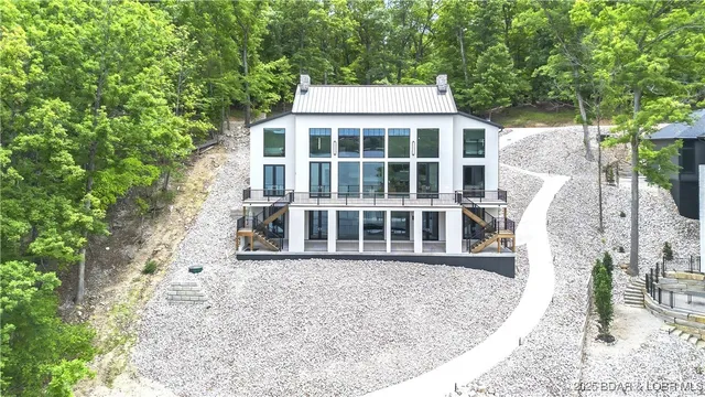 $1,999,000 | 179 Waterford Terrace, Sunrise Beach, MO 65079