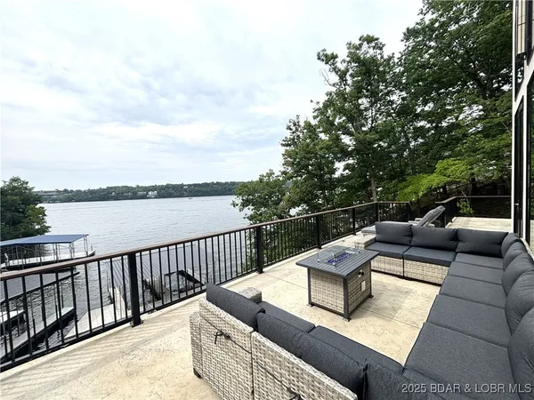 $1,899,000 | 179 Waterford Terrace, Sunrise Beach, MO 65079