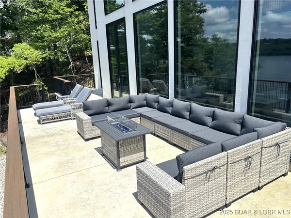 $1,899,000 | 179 Waterford Terrace, Sunrise Beach, MO 65079