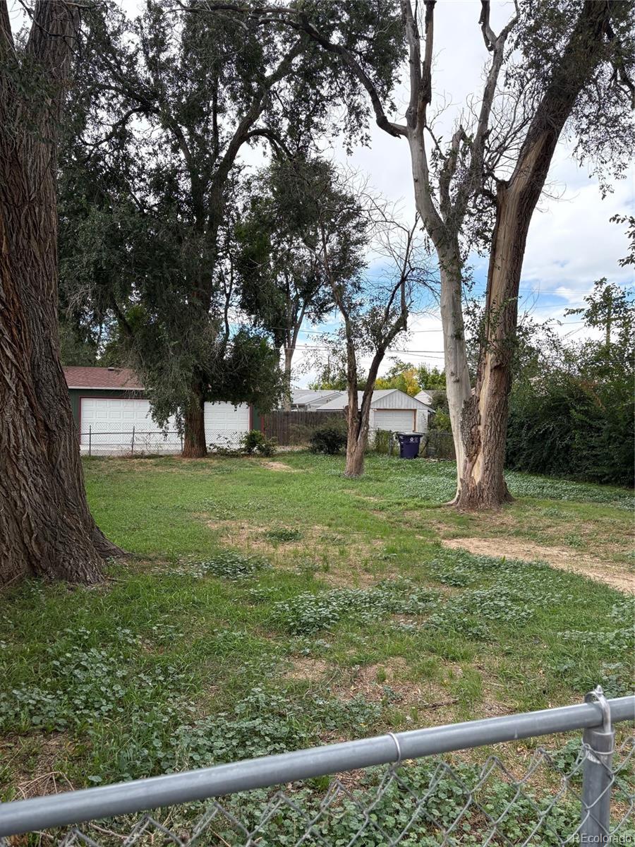1565 Xanthia Street Denver, CO 80220 - Photo 2 of 7 a view of a garden with a tree