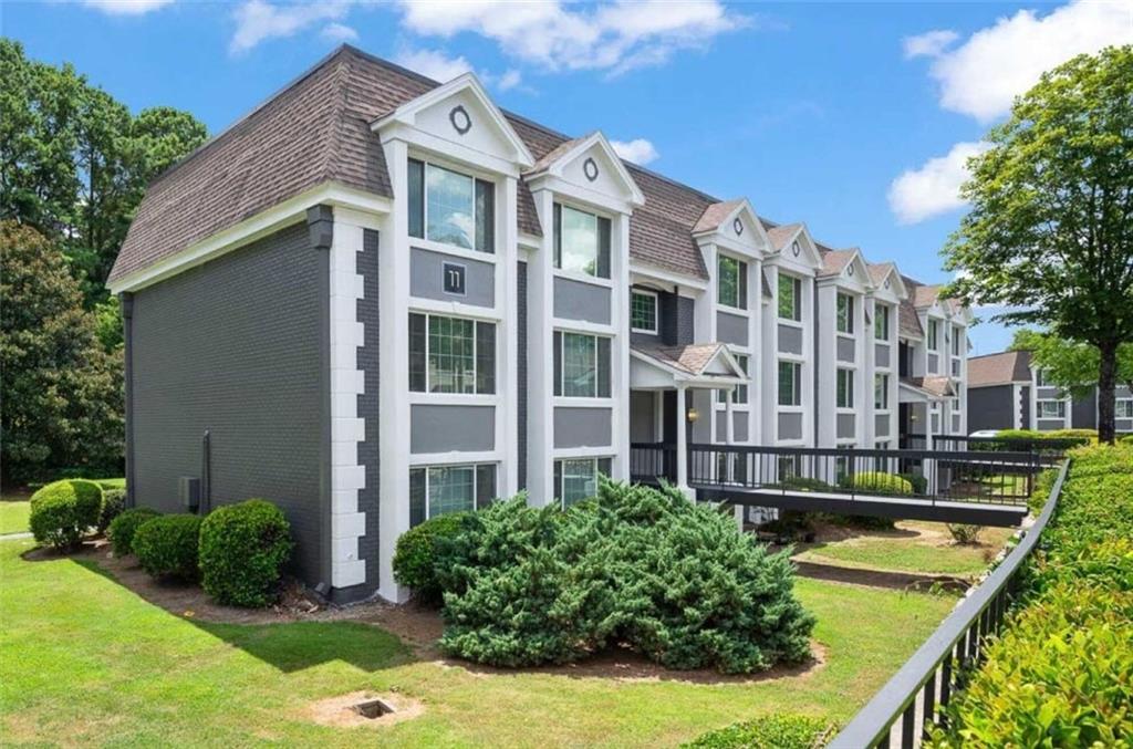 5675 Roswell Road, Unit J Atlanta, GA 30342 - Photo 9 of 27