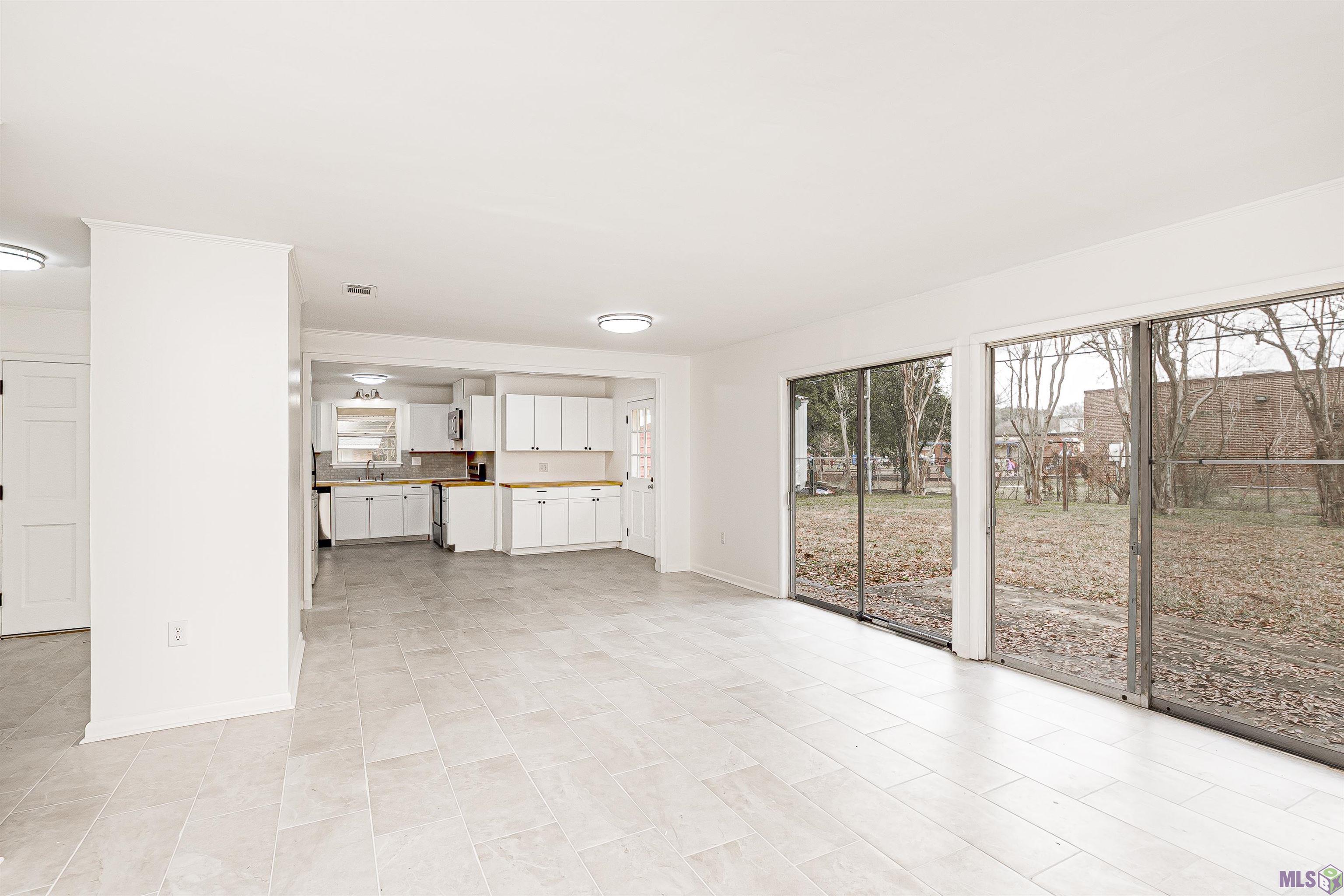 9267 Kingcrest Parkway Baton Rouge, LA 70810 - Photo 4 of 12