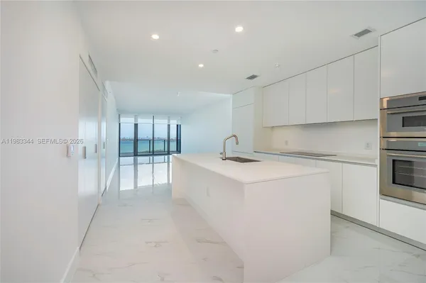 $9,000 | 700 Northeast 24th Street, Unit 2506, Miami, FL 33137