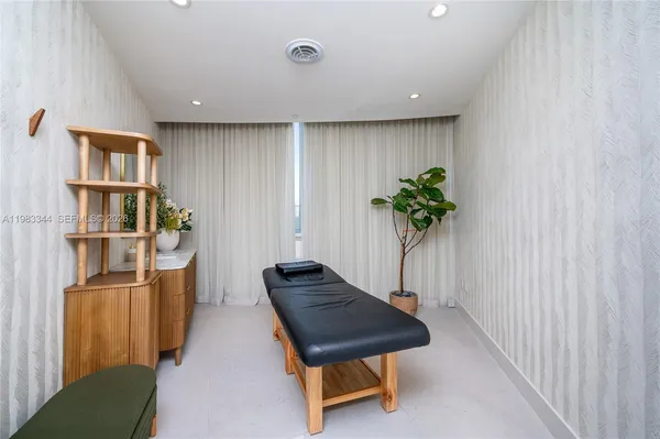 $9,000 | 700 Northeast 24th Street, Unit 2506, Miami, FL 33137