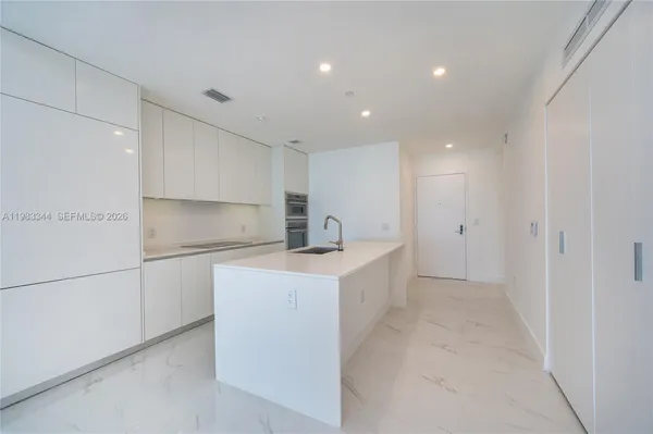 $9,000 | 700 Northeast 24th Street, Unit 2506, Miami, FL 33137