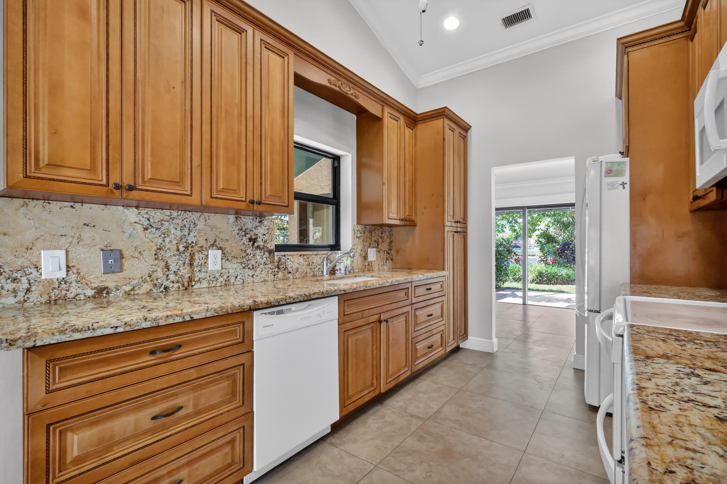 6656 Las Flores Drive Boca Raton, FL 33433 - Photo 11 of 63 F14A9710