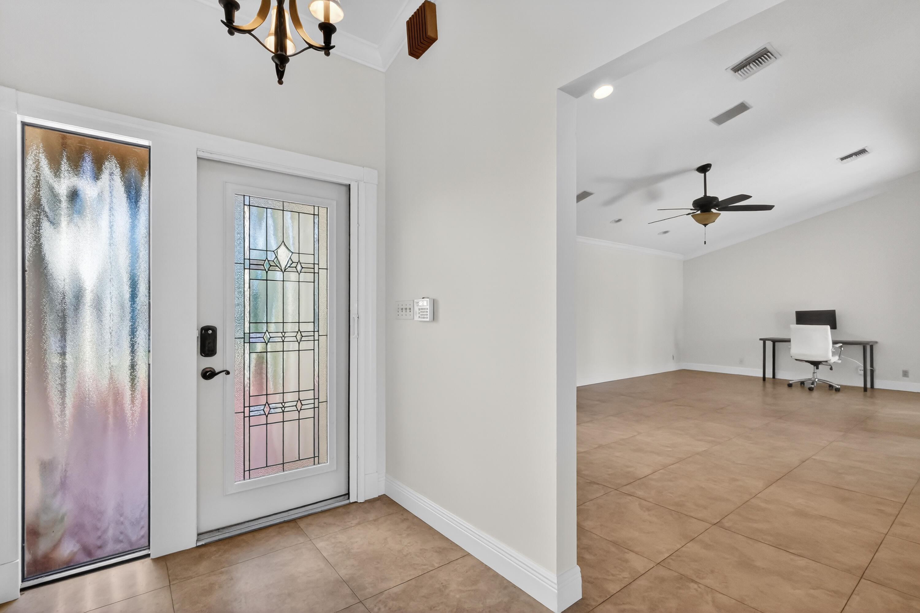6656 Las Flores Drive Boca Raton, FL 33433 - Photo 4 of 63 F14A9646